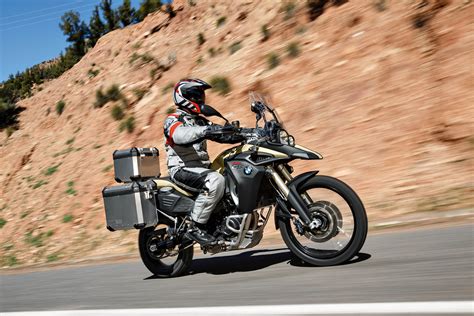 In spite of its striking side trim and the larger fuel tank, the characteristic flyline of the F 800 GS <b>Adventure</b> reveals its kinship at first sight. . Bmw f800gs adventure